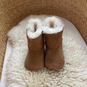 COPY - Baby girl Uggs size 4-5